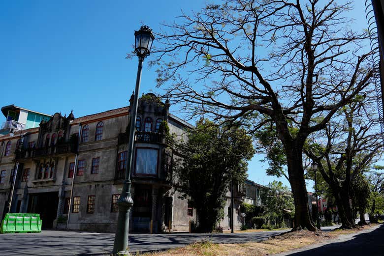 Edificios que guardan historias en el barrio Amón