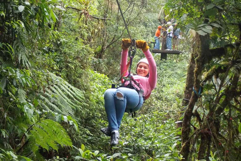 Tirolesa no Parque de Aventura de San Luis
