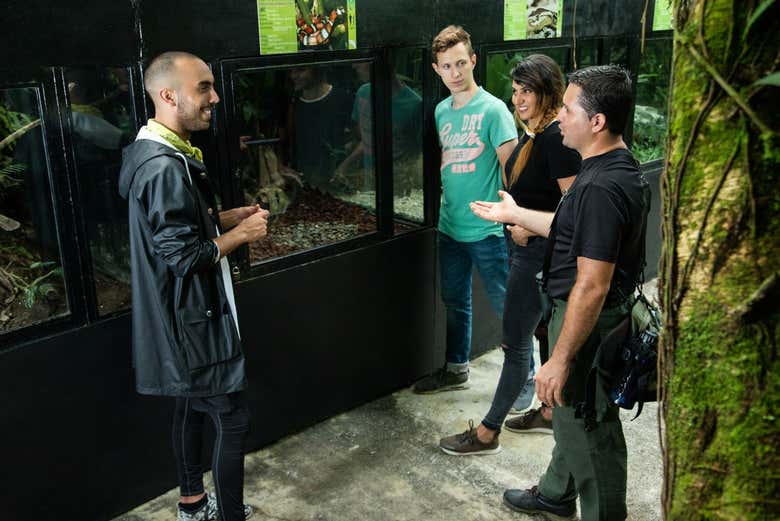 Visitando el terrario del parque