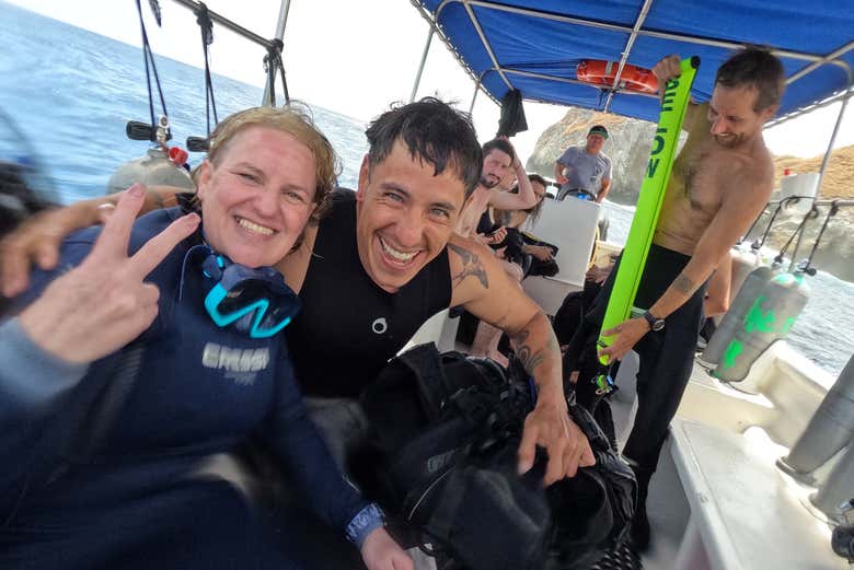 Felices después del bautismo de buceo