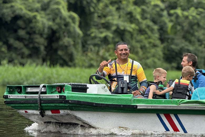 Desfrutando da navegação pelos canais de Tortuguero