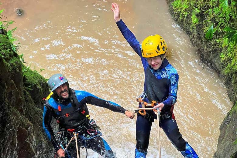 Desfrutando do rapel no cânion El Silencio