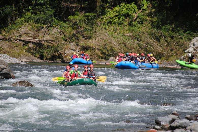 Empezando el rafting en el río Pacuare