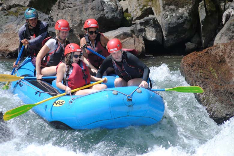 Empezando a pasar por los rápidos del río