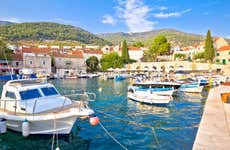 Escursione a Bol in barca