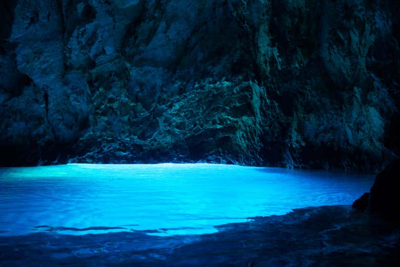Entrando en la Gruta Azul