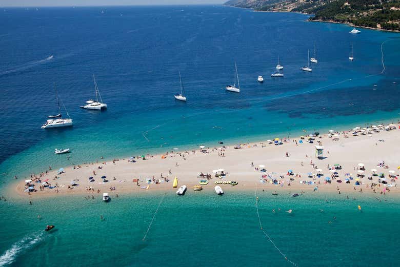 Vista aérea de Zlatni Rat