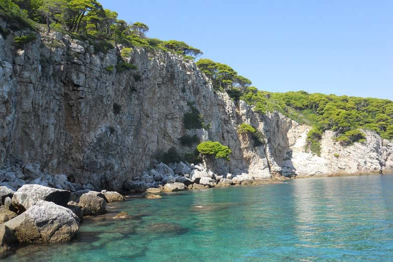 Cuevas escondidas en la costa de Dubrovnik