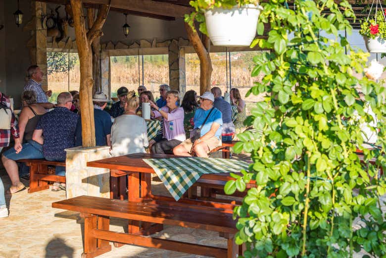Pause dégustation dans un domaine viticole de la vallée