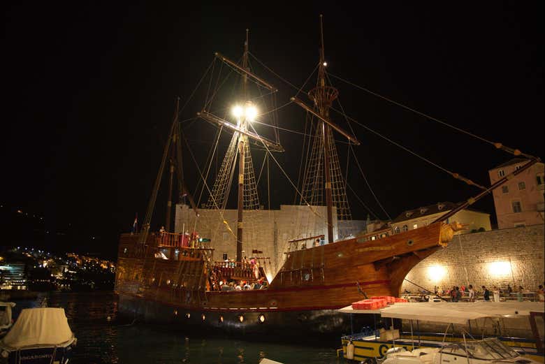 Crucero en una réplica de galeón