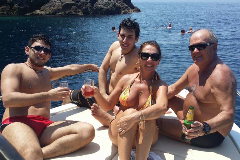 Familia disfrutando del paseo