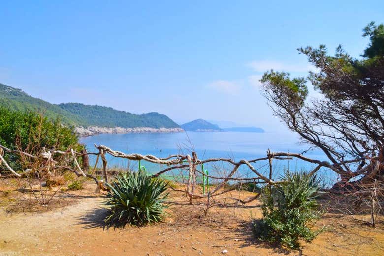 La vista desde un mirador de las islas Elafitas