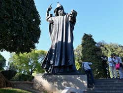 Estátua do bispo Gregório Nin