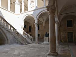 Pátio do Palácio do Reitor