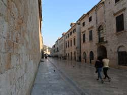 Paseando por Stradun al atardecer