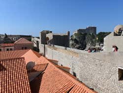 Percorrendo as muralhas de Dubrovnik