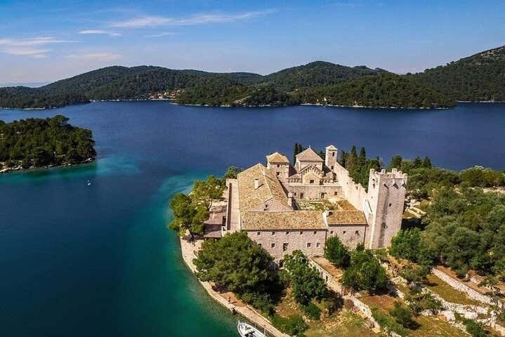 Un monasterio en la isla Mljet