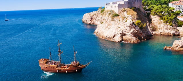 Paseo en barco antiguo por las islas Elafitas