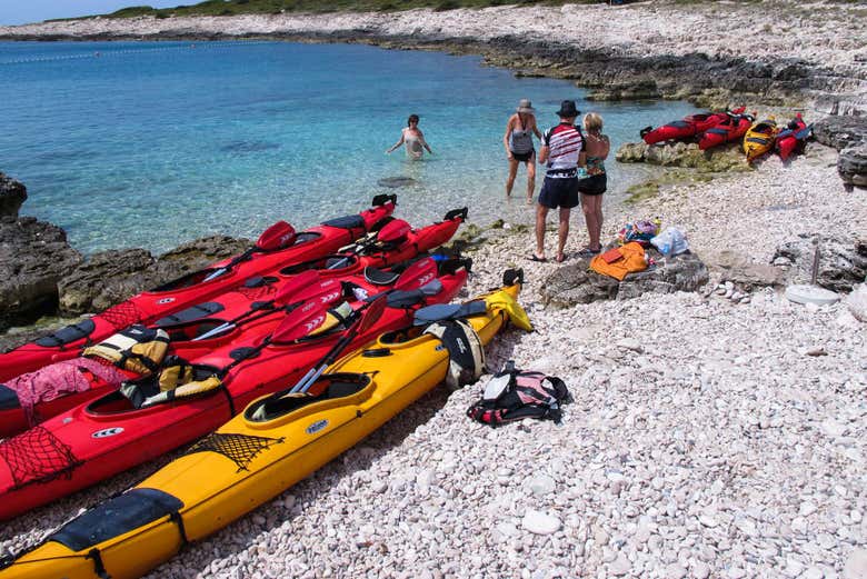 Tour de caiaque pelas ilhas Pakleni