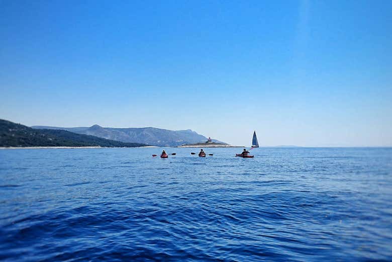 Kayak le long des îles Infernales