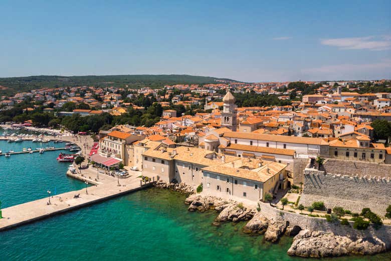 Vue sur le port de Krk