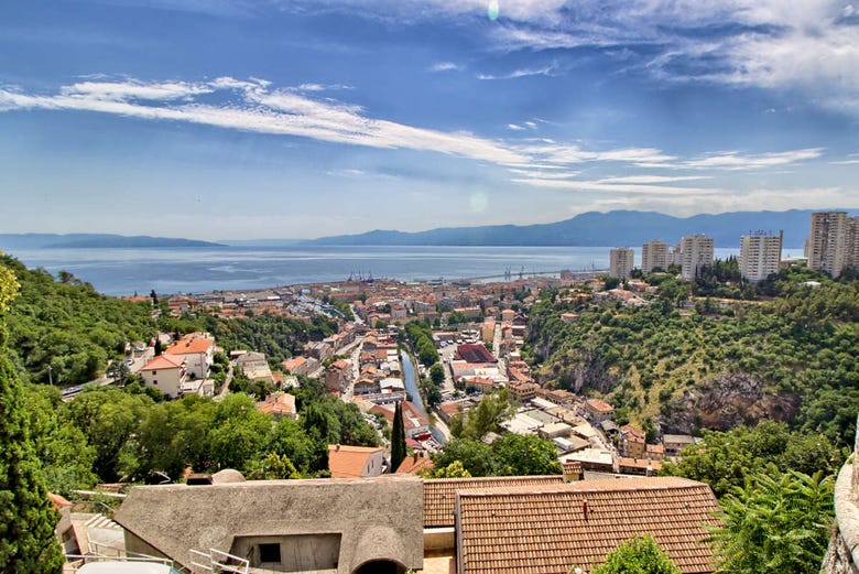 Vista de Rijeka desde el Castillo de Trsat