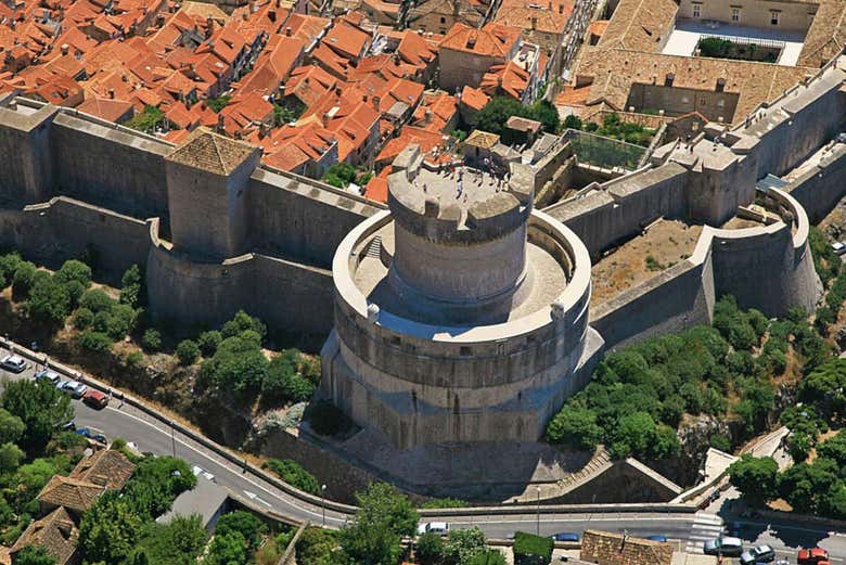 Vista aérea das muralhas de Dubrovnik