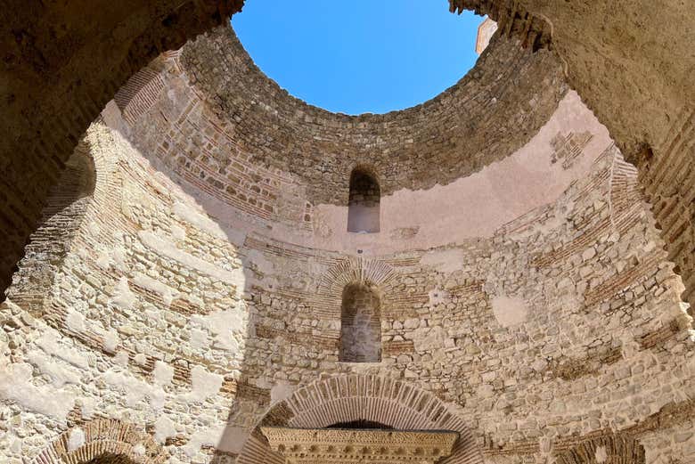 Antiguo vestíbulo romano en el palacio de Diocleciano