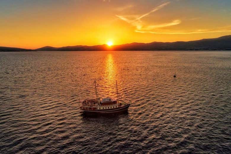 Barco al atardecer