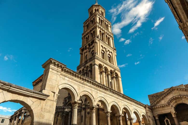 Torre de la iglesia de San Domnión