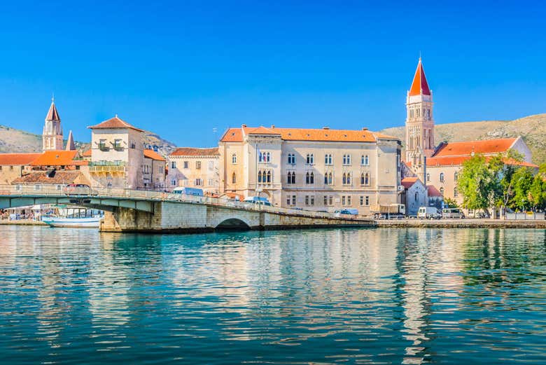 Panorámica de Trogir y su río