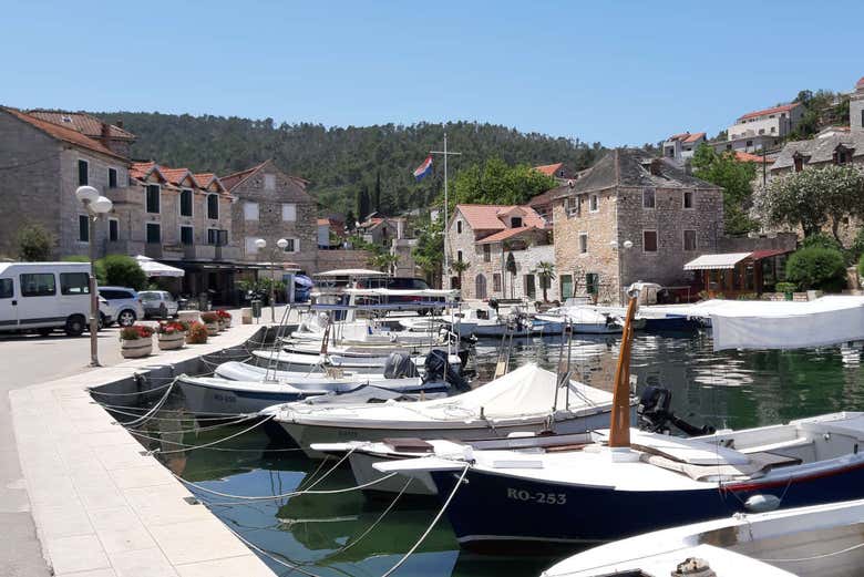 Scorcio del porto dell'isola di Brac