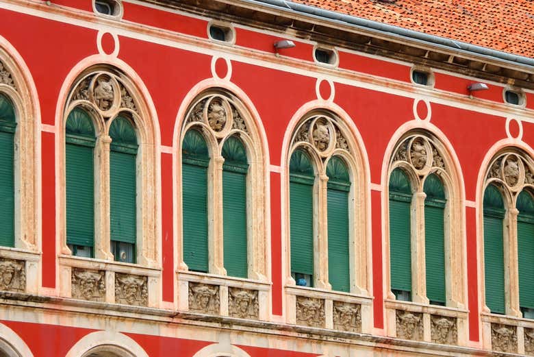 Ventanales en las fachadas del centro de Split