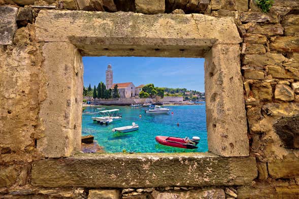 Escursione alla Grotta Blu, Lèsina, Lissa e Busi in barca