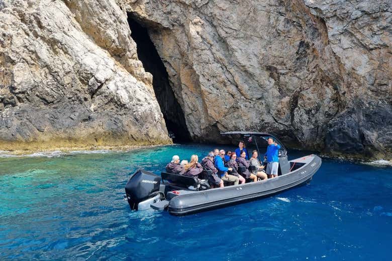 Navegando a la Cueva Azul