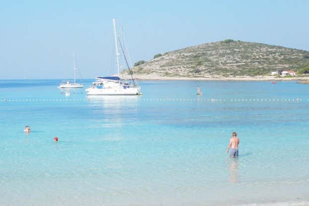 Explore the White Lagoon!
