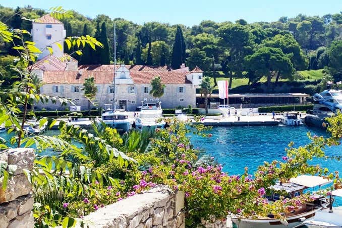 See Maslinica, a city on the island of Šolta