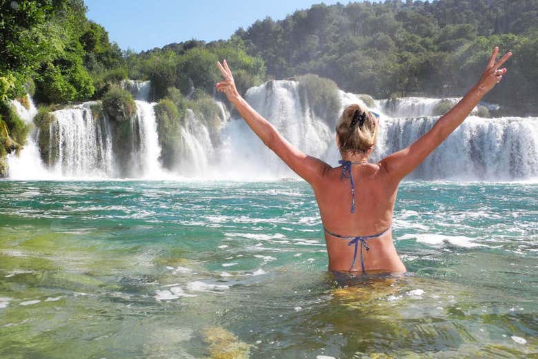 Facendo un bagno nelle cascate di Krka