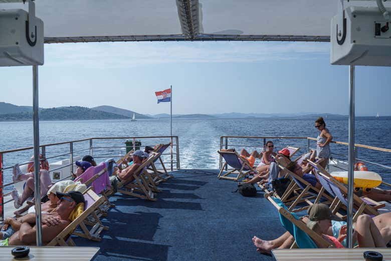 Relajándonos en la cubierta del barco