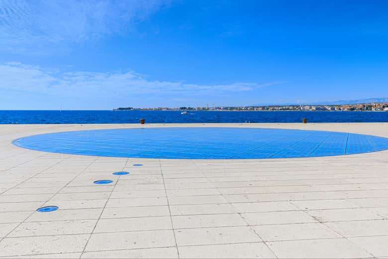 Circulo de vidrio de Saludo al Sol en Zadar