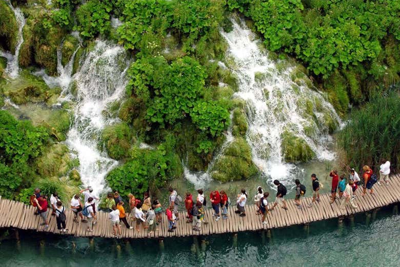 Pasarelas junto a las cascadas de Plitvice