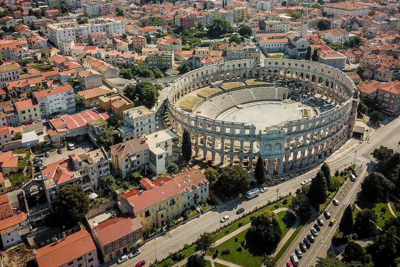 Vista aérea del Anfiteatro de Pula