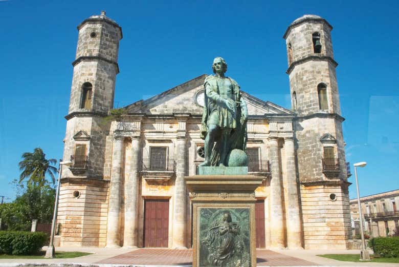 Cárdenas Cathedral and statue of Columbus