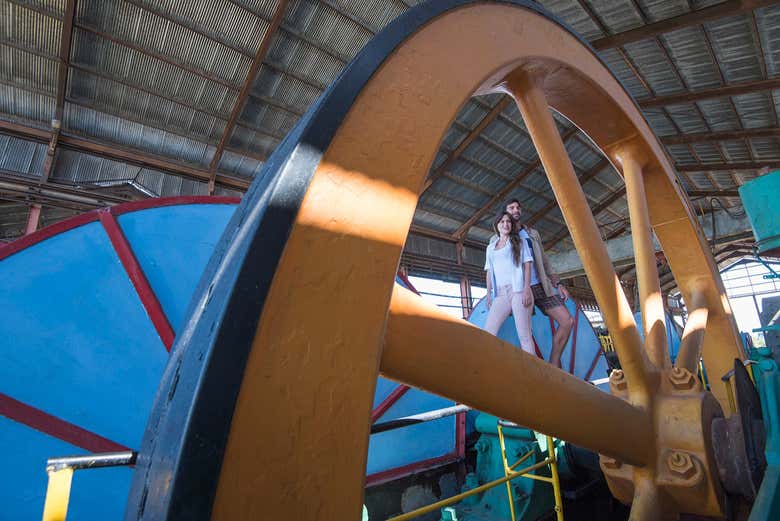 Visitando las instalaciones de las fábricas cubanas