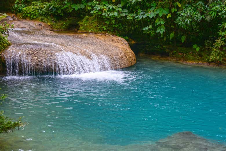Aguas turquesas de la Poceta de los Enamorados