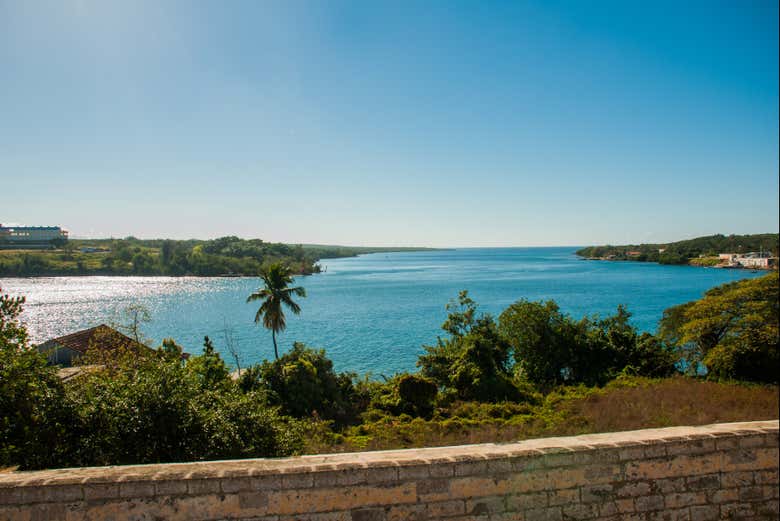 Vistas de la bahía de Cienfuegos desde el castillo