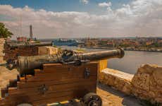 Cerimônia de tiro com canhão em Havana