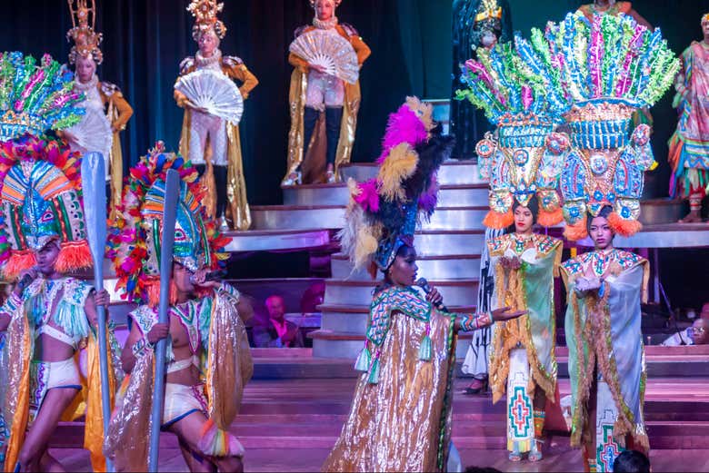 Una de las actuaciones del Cabaret Parisien