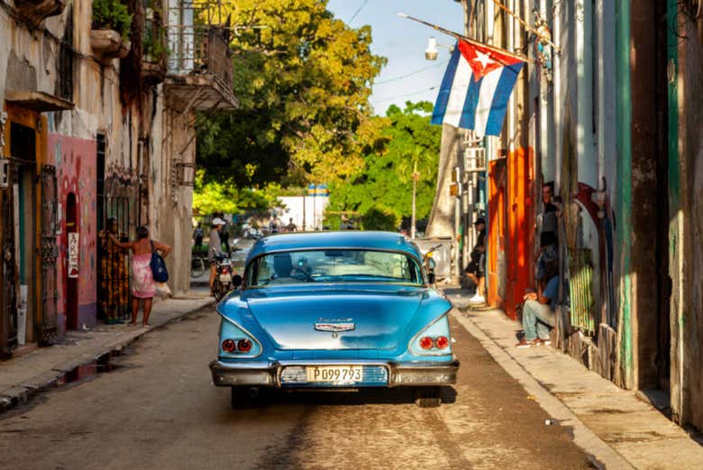 Automóvil clásico en La Habana
