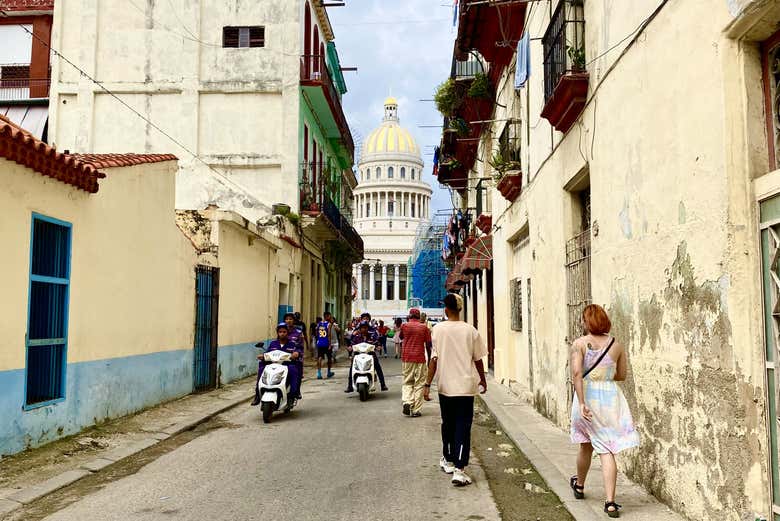 Stroll around the neighborhood of Santo Ángel